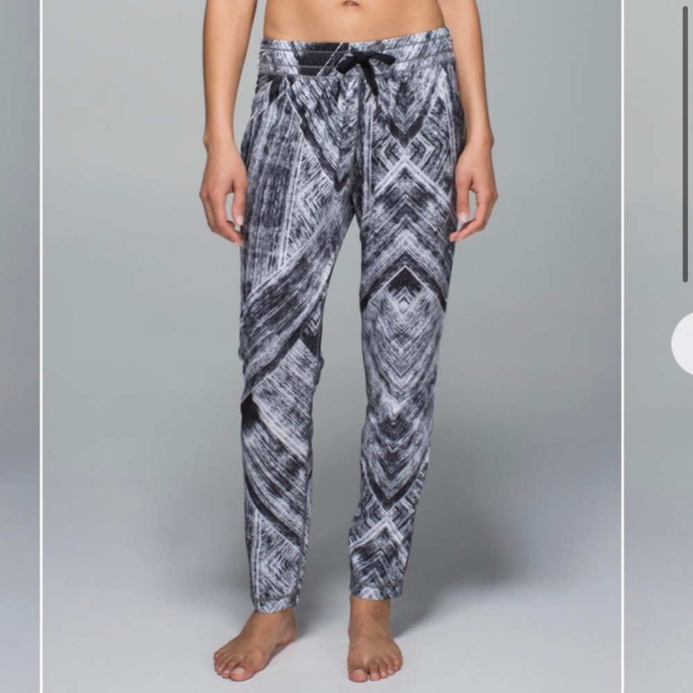 Lululemon Namaskar Pant Il Heat Wave White Black Joggers